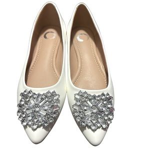 LIKE NEW White Flats with Jeweled Brooch Detail Journee Collection Renzo